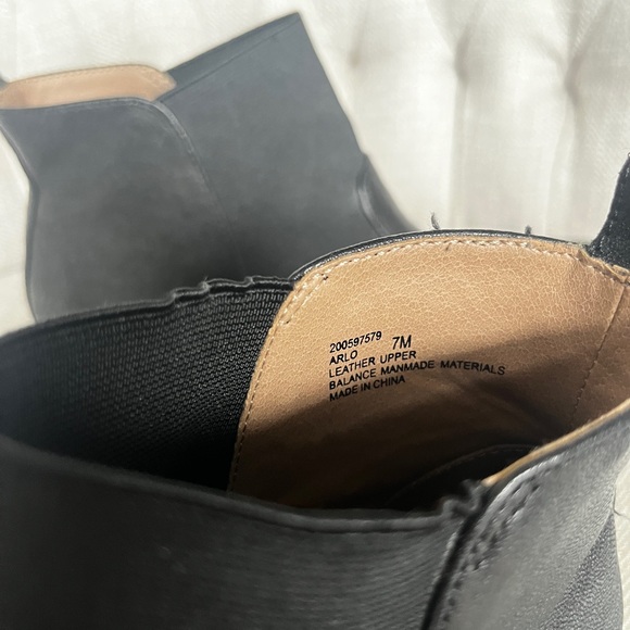 Kelly & Katie black booties - Picture 2 of 4